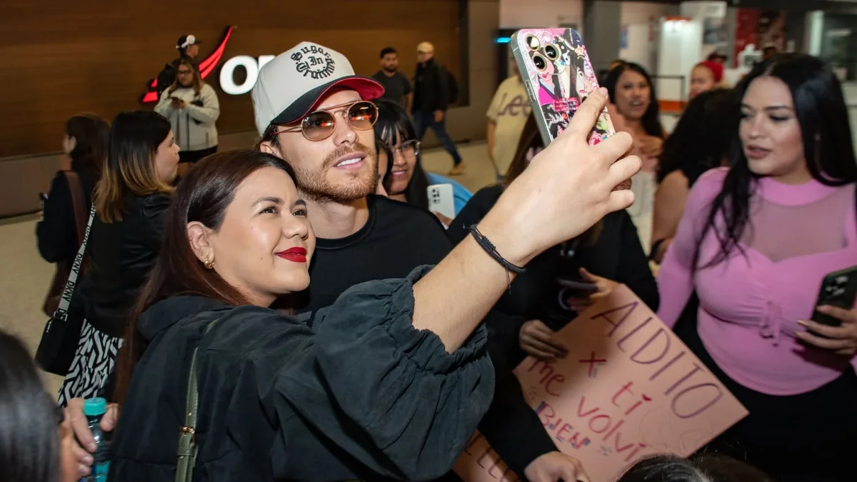 Aldo de Nigris durante una convivencia con aficionados en Ciudad Juárez