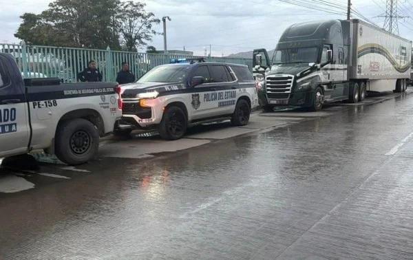 Dos tráileres asegurados con mercancía china en la carretera Panamericana