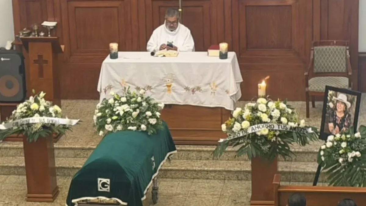 Misa en memoria de Nery Edith Nevárez González, subdirectora de secundaria en Torreón
