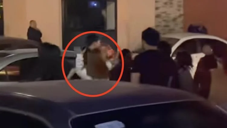 Pelea entre mujeres afuera de una cervecería en Plaza Ramacoi de Ciudad Juárez