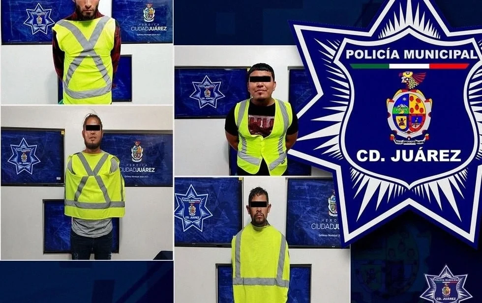 Unidad de la Policía Municipal durante una intervención por violencia familiar en Ciudad Juárez