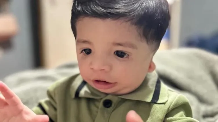 Campaña de apoyo para los aparatos auditivos de Benji, bebé juarense con síndrome de Treacher Collins