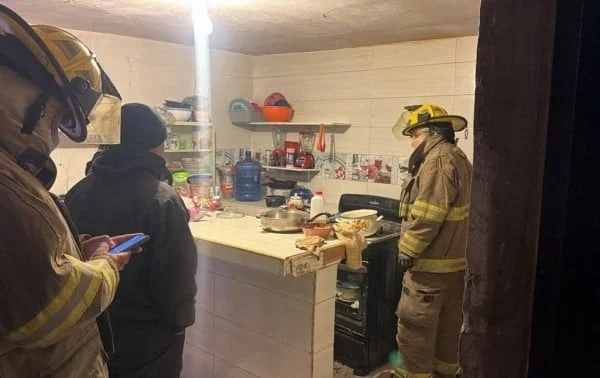Atención de emergencia por fuga de gas en una estufa en Ciudad Juárez