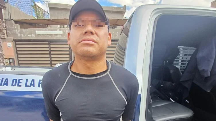 Policías municipales detienen a hombre señalado por exhibicionismo en Pradera de los Oasis