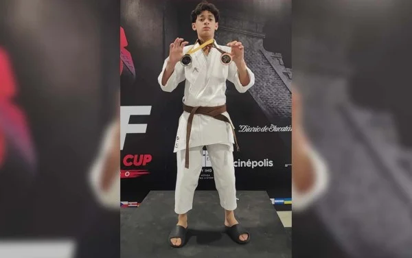 Diego Urquídi, karateca chihuahuense ganador de oro y bronce en el Mundial Shoto Cup