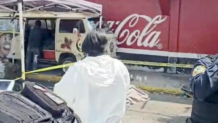 Operativo policial tras enfrentamiento armado en el tianguis El Salado de Iztapalapa