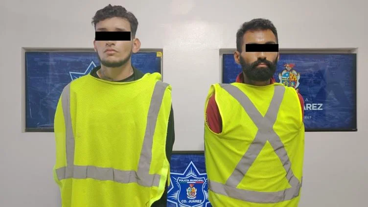 Vehículo relacionado con la detención de dos hombres armados en Portal del Roble