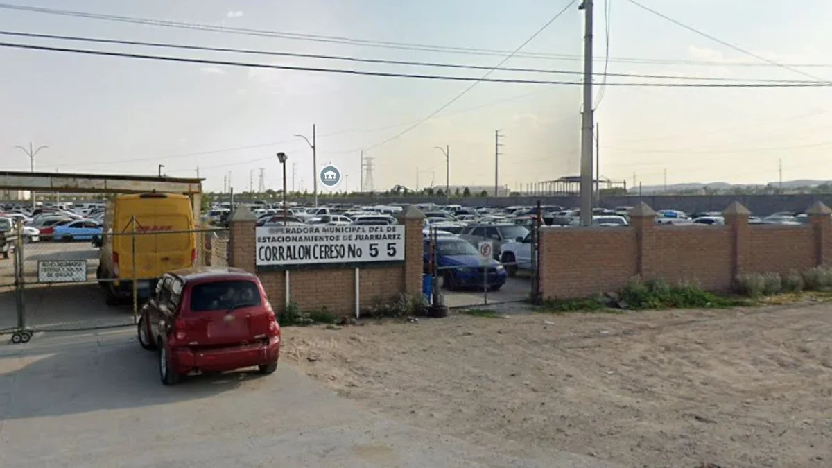 Vehículos abandonados dentro de un corralón municipal de Ciudad Juárez