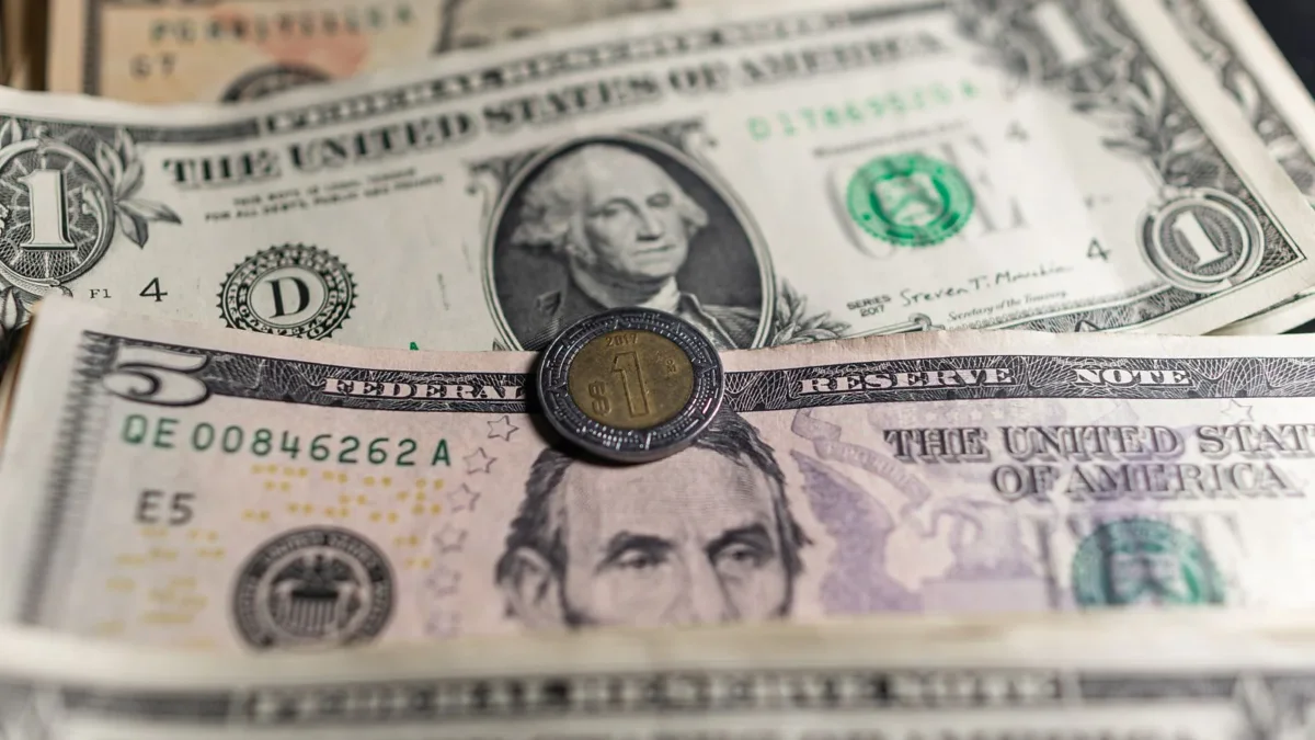 Cotización del peso mexicano frente al dólar este sábado