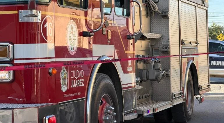 Vivienda afectada por incendio atribuido a un calentón eléctrico en Ciudad Juárez