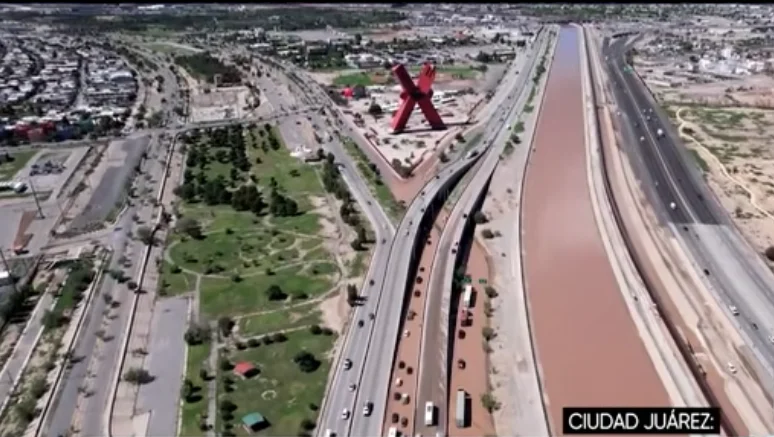 Inundaciones en la avenida Rafael Pérez Serna por el desbordamiento del Río Bravo en Ciudad Juárez