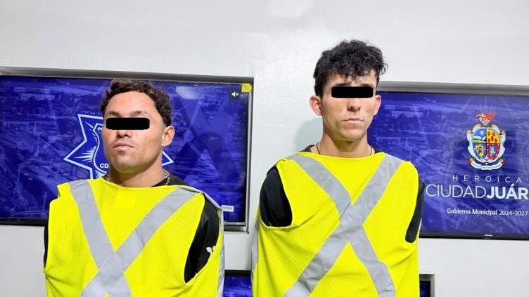 Cable asegurado tras la detención de dos hombres en el fraccionamiento Roma de Ciudad Juárez