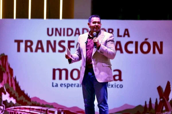 Cruz Pérez Cuéllar durante encuentro con simpatizantes de Morena en Ciudad Juárez