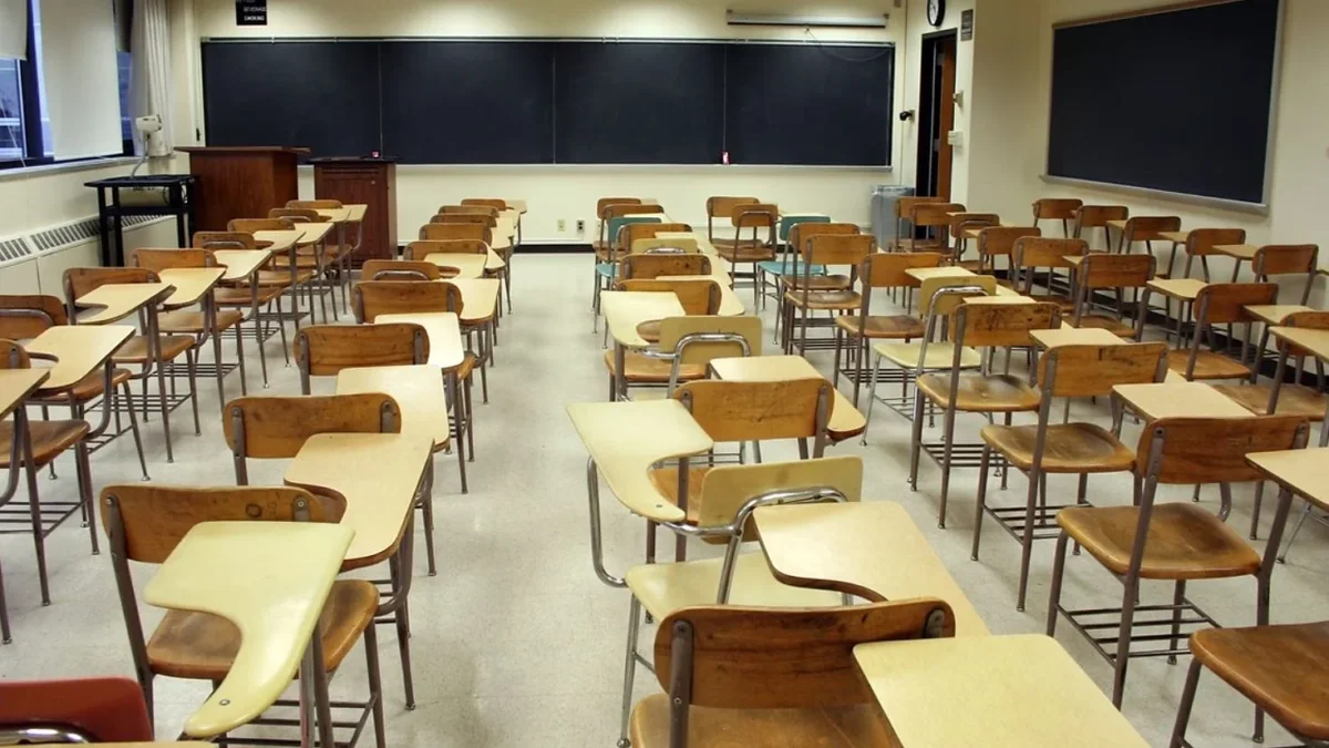 Calendario escolar de la SEP con los días sin clases de octubre y noviembre de 2026