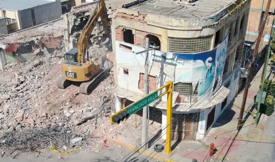 Demolición del antiguo Hotel Olivia en la Zona Centro de Ciudad Juárez