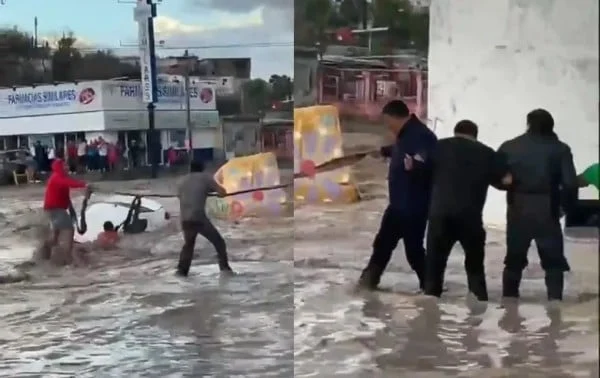 Vialidad de Ciudad Juárez cubierta por agua durante una tormenta