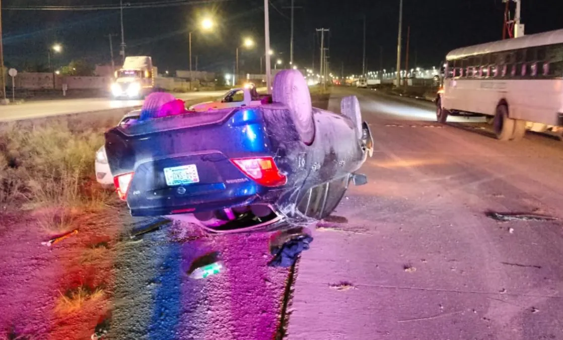 Accidente por volcadura en el bulevar Miguel de la Madrid de Ciudad Juárez