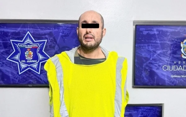 Policías detienen a hombre con pistola en una vivienda de la colonia San Antonio de Ciudad Juárez