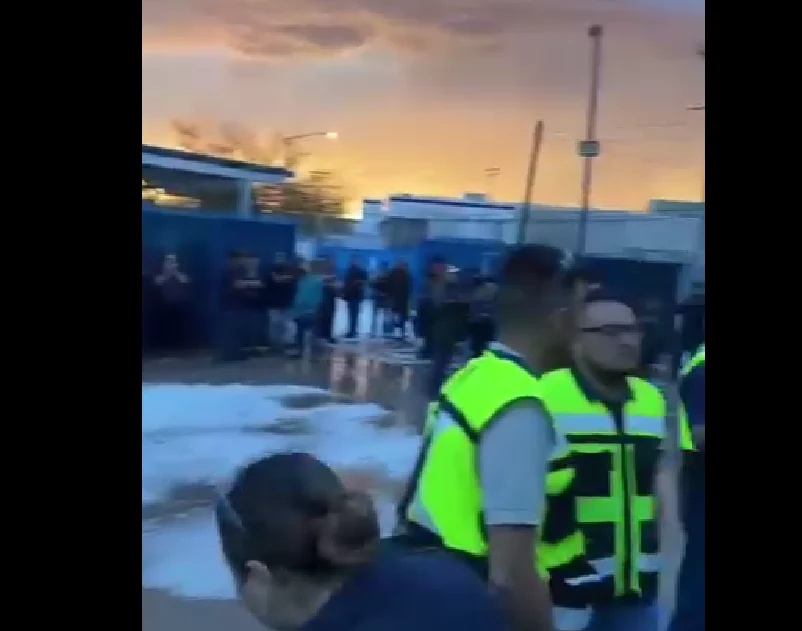 Trabajadores evacuados de la planta Eaton en Ciudad Juárez después de una granizada
