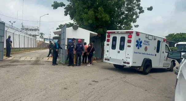 Operativo de seguridad en el penal El Castillo de Mazatlán tras un motín