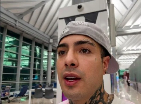 Influencer español Naim Darrechi antes de viajar de México a Argentina