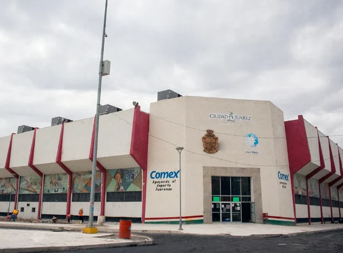 Exterior del Gimnasio Municipal Josué Neri Santos en Ciudad Juárez