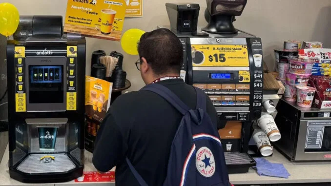 Promoción de café a 1 peso en OXXO durante el 1 de octubre de 2026