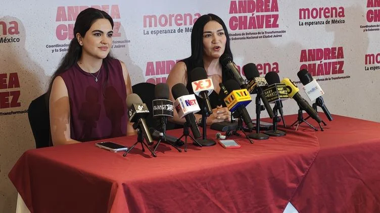 Andrea Chávez durante una conferencia de prensa sobre su trabajo político en Ciudad Juárez