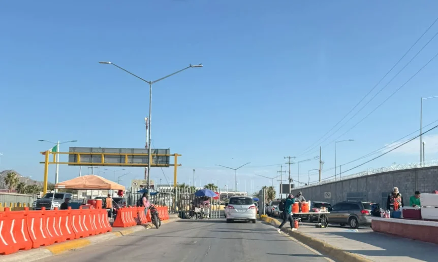 Acceso despejado al Puente Libre desde Ciudad Juárez rumbo a El Paso