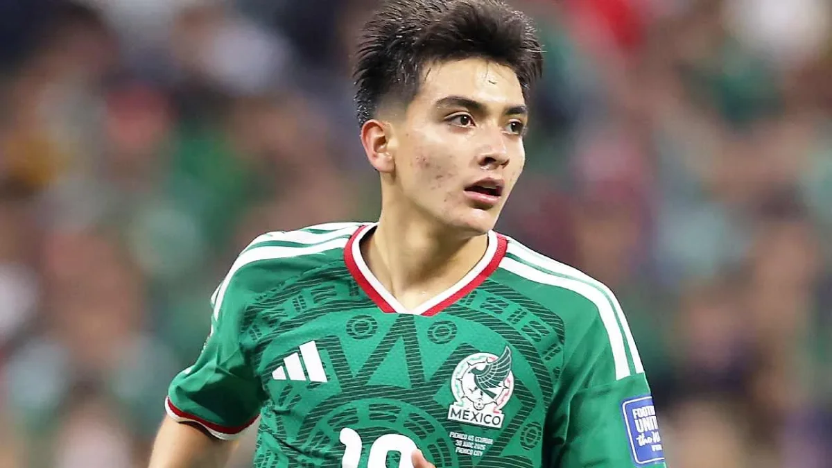 Gilberto Mora durante una concentración de la Selección Mexicana