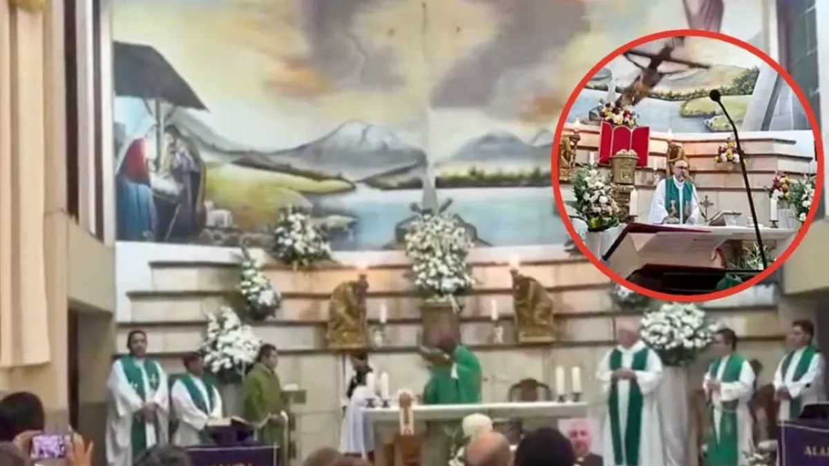 Ceremonia de despedida del padre Patricio Sánchez en una iglesia de Guayaquil