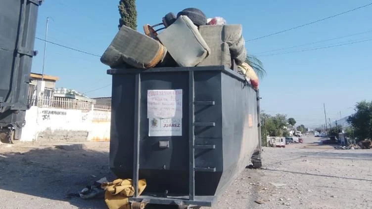 Contenedor para recibir tiliches del programa Punto limpio a tu colonia en Ciudad Juárez