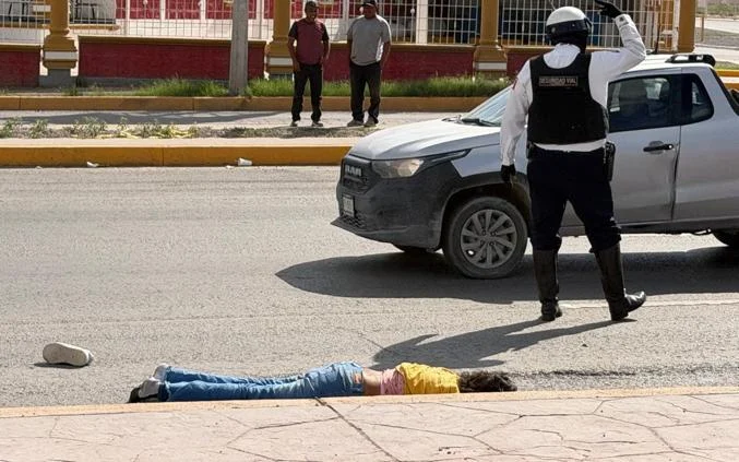 Lugar donde una joven murió atropellada en el Libramiento Aeropuerto de Ciudad Juárez