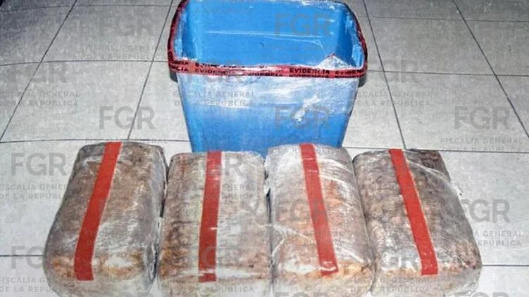 Armamento y paquetes con más de 110 kilos de marihuana asegurados en Ciudad Juárez
