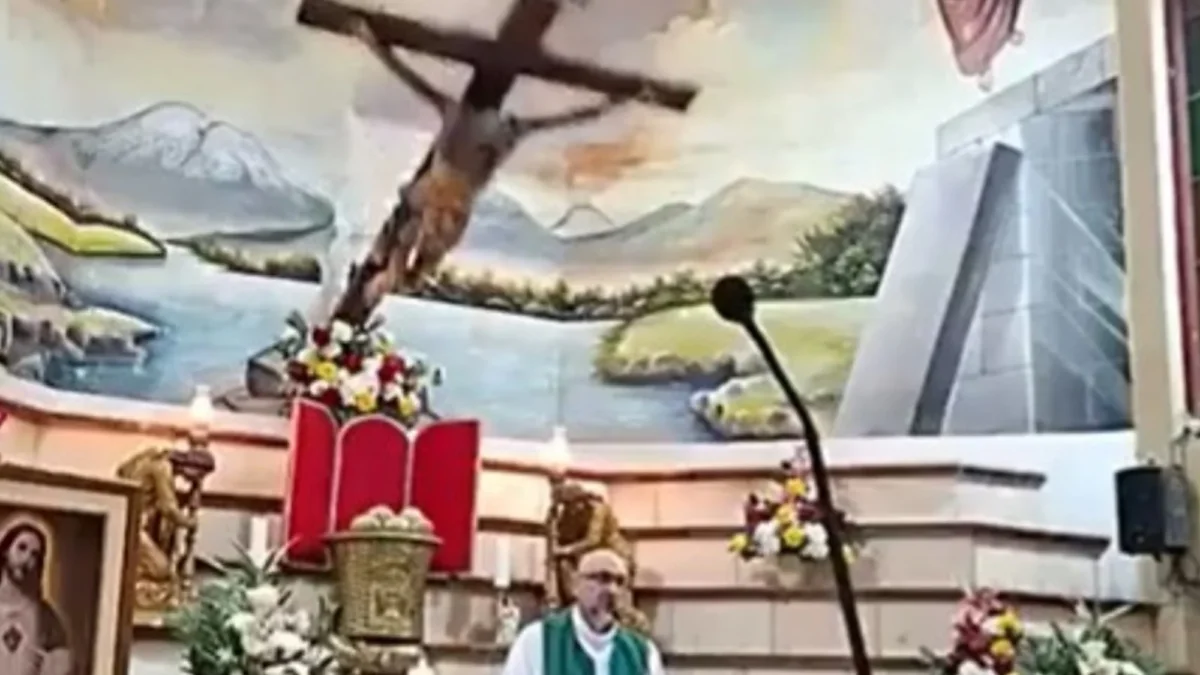 Altar de la Parroquia del Perpetuo Socorro de Guayaquil donde ocurrió el accidente del sacerdote