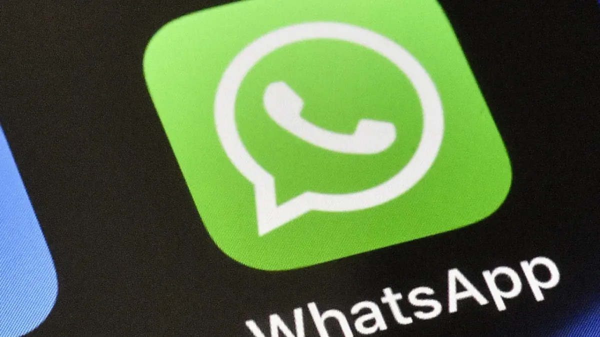 WhatsApp en un celular antiguo que podría perder compatibilidad en octubre de 2026