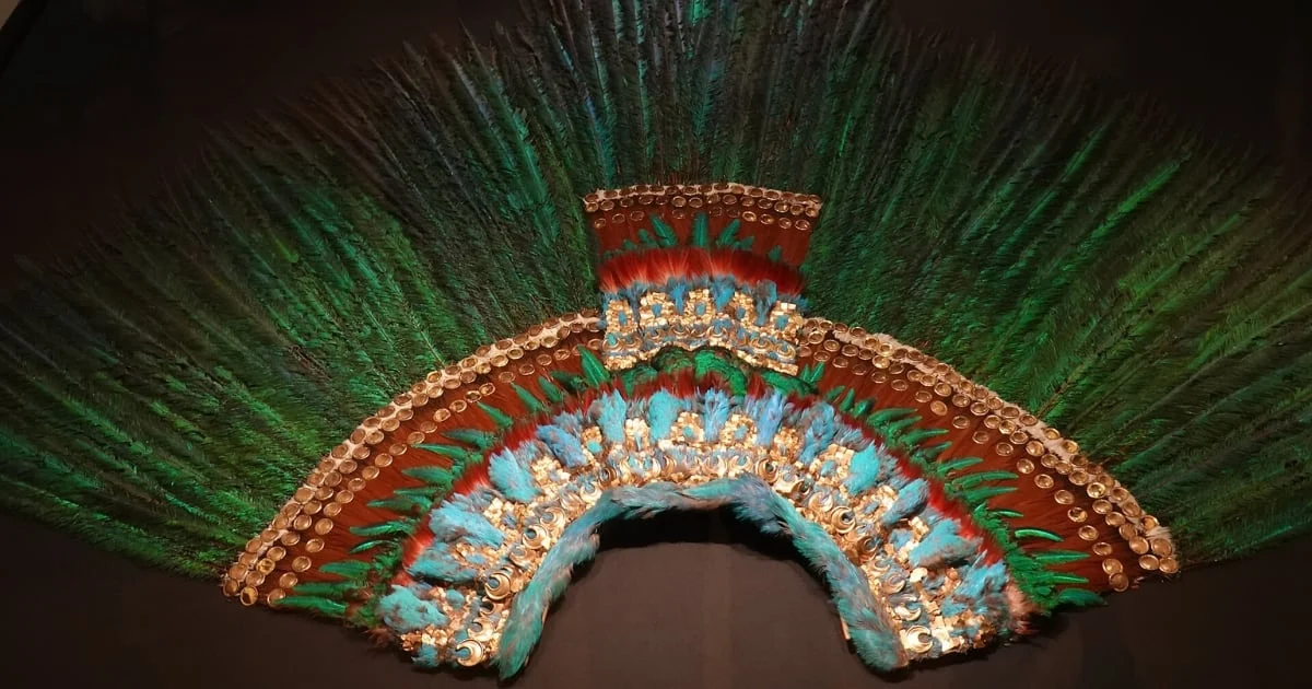 Penacho de Moctezuma resguardado en el Weltmuseum Wien de Austria